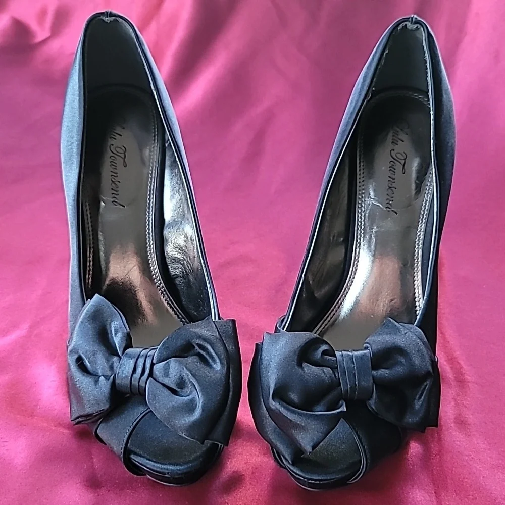 BLACK SATIN PEEP TOE sz 9.5 big bow sexy ♥️ 🔥 platform stiletto heels